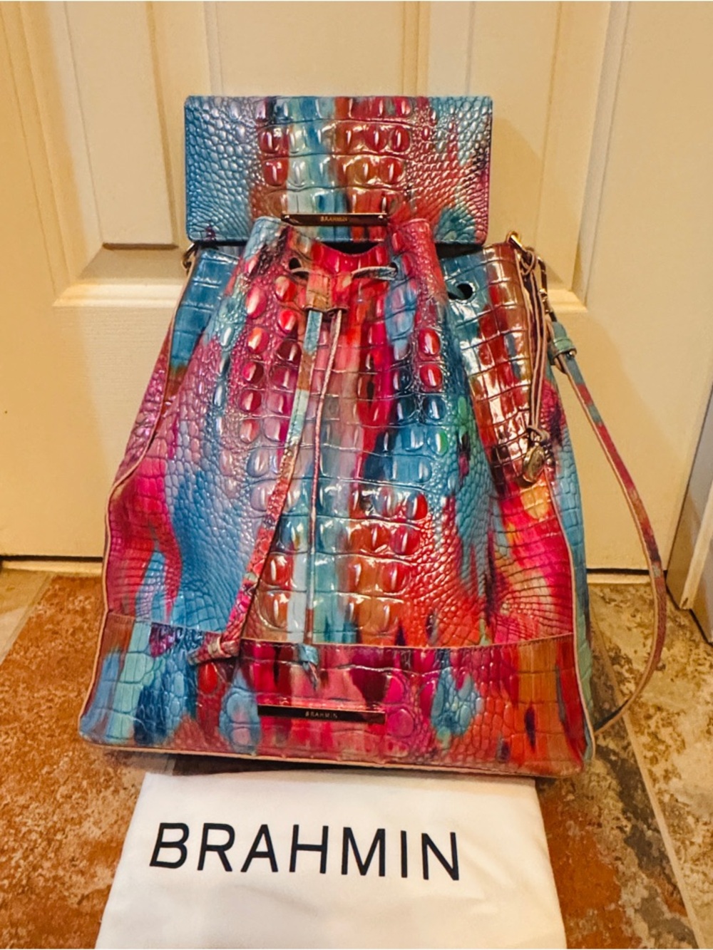 HARD TO FIND! Gorgeous Like New Brahmin Marlowe Bucket Bag in Fanciful!!!
